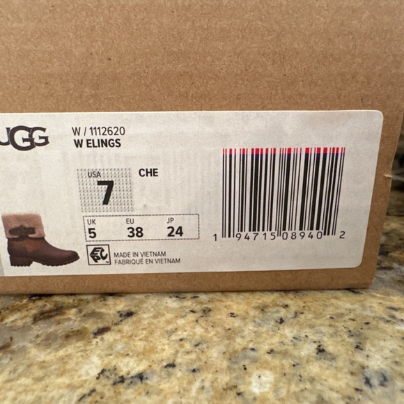 NIB UGG ELINGS Women’s Booties In Sz 7 - Picture 7 of 8